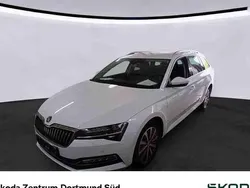 Weiß Gebraucht 2022 Skoda Superb Style Kombi | 23.374 € (Guter Preis)