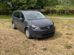 Grau Gebraucht 2015 VW Touran Trendline Van / Kleinbus | 6.790 € (Guter Preis)