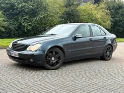 Schwarz Gebraucht 2001 Mercedes C220 Limousine | 2.190 € (Etwas zu teuer)