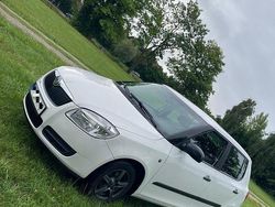 Weiß Gebraucht 2009 Skoda Fabia Kleinwagen | 2.800 € (Fairer Preis)
