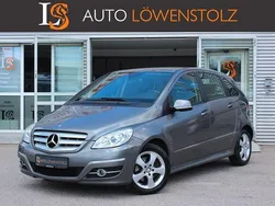 Grau Gebraucht 2009 Mercedes B200 Van / Kleinbus | 5.990 € (Fairer Preis)