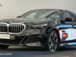 Saphirschwarz metallic Gebraucht 2025 BMW 520 Comfort Edition Limousine | 50.949 € (Superpreis)