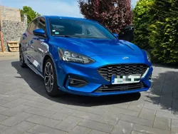 Blau Gebraucht 2020 Ford Focus ST-Line Limousine | 12.500 € (Fairer Preis)