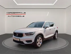 Weiß Gebraucht 2020 Volvo XC40 Momentum SUV | 22.990 € (Fairer Preis)