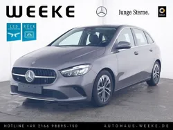 Grau Gebraucht 2024 Mercedes B200 Advanced Van / Kleinbus | 31.979 € (Fairer Preis)