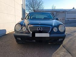 Blau Gebraucht 2000 Mercedes E200 Elegance Limousine | 2.900 € (Guter Preis)