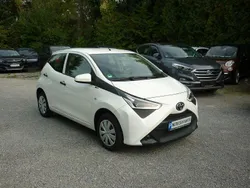Weiß Gebraucht 2020 Toyota Aygo Kleinwagen | 9.990 € (Fairer Preis)