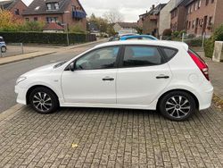 Weiß Gebraucht 2011 Hyundai i30 Classic Limousine | 3.390 € (Fairer Preis)