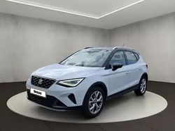Nevada weiß metallic/midnight schwarz metallic Gebraucht 2023 Seat Arona FR SUV | 25.227 € (Teuer)