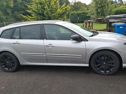Silber Gebraucht 2011 Renault Laguna GrandTour GT Kombi | 4.499 € (Fairer Preis)