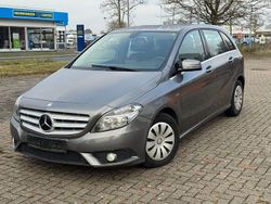 Grau Gebraucht 2012 Mercedes B180 Van / Kleinbus | 5.999 € (Guter Preis)