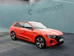 Rot Gebraucht 2023 Audi Q8 e-tron Ambiente SUV | 68.400 € (Fairer Preis)