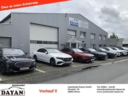 Weiß Gebraucht 2023 Mercedes C200 AMG Limousine | 55.800 €