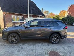 Grau Gebraucht 2024 Toyota RAV4 Hybrid SUV | 35.800 € (Superpreis)