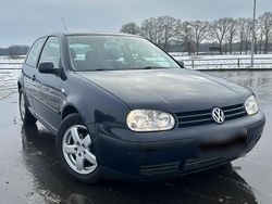 Blau Gebraucht 2001 VW Golf IV Kleinwagen | 2.799 € (Fairer Preis)