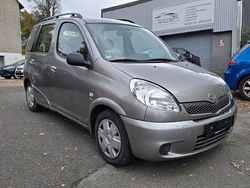 Grau Gebraucht 2006 Toyota Yaris Verso Sol Van / Kleinbus | 4.990 € (Etwas zu teuer)