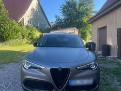 Grau Gebraucht 2017 Alfa Romeo Stelvio SUV | 21.500 € (Etwas zu teuer)