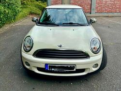 Weiß Gebraucht 2009 Mini ONE Pepper Kleinwagen | 5.799 € (Etwas zu teuer)