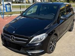 Schwarz Gebraucht 2012 Mercedes B180 Edition 1 Van / Kleinbus | 9.990 € (Fairer Preis)