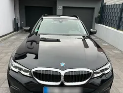 Schwarz Gebraucht 2021 BMW 318 Kombi | 18.800 € (Teuer)