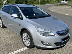 Silber Gebraucht 2012 Opel Astra Kombi | 4.105 € (Guter Preis)