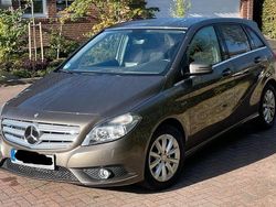 Grau Gebraucht 2012 Mercedes B180 Van / Kleinbus | 11.300 € (Fairer Preis)