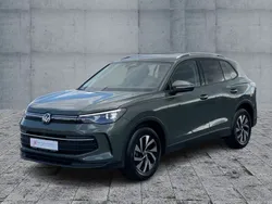 Grün Neu 2025 VW Tiguan Life SUV | 47.170 € (Teuer)