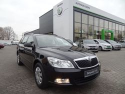 Schwarz metallic Gebraucht 2012 Skoda Octavia Fun Kombi | 10.990 €