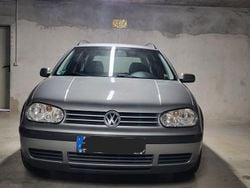 Grau Gebraucht 2002 VW Golf IV Basis Kombi | 700 € (Fairer Preis)