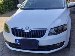 Weiß Gebraucht 2016 Skoda Octavia Joy Kombi | 10.850 € (Fairer Preis)