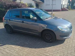 Grau Gebraucht 2012 Skoda Fabia Active Limousine | 2.600 € (Fairer Preis)