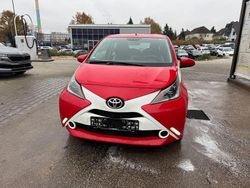 Rot Gebraucht 2014 Toyota Aygo X-play Kleinwagen | 6.800 € (Fairer Preis)