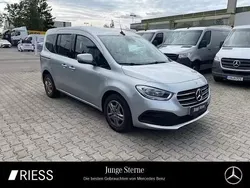 Helvinsilber Gebraucht 2023 Mercedes 180 Style Limousine | 25.979 € (Guter Preis)