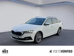 Moonweiss metallic Gebraucht 2023 Skoda Octavia Ambition Kombi | 23.480 € (Fairer Preis)