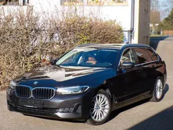 Sophistograu brillanteffekt me Gebraucht 2020 BMW 530e Sport Line Kombi | 21.840 € (Superpreis)