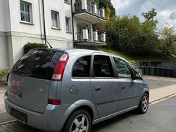 Grau Gebraucht 2004 Opel Meriva Van / Kleinbus | 2.500 € (Fairer Preis)