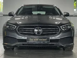 Grau Gebraucht 2021 Mercedes E220 Avantgarde Limousine | 33.760 € (Guter Preis)