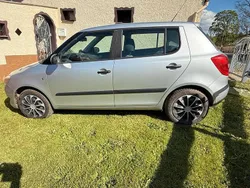 Silber Gebraucht 2011 Skoda Fabia Limousine | 2.800 € (Fairer Preis)