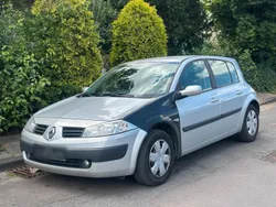 Silber Gebraucht 2005 Renault Mégane II Limousine | 1.200 €
