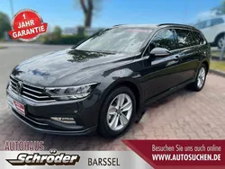Grau Gebraucht 2023 VW Passat Limousine | 33.900 € (Fairer Preis)