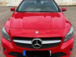Rot Gebraucht 2013 Mercedes CLA180 Limousine | 13.000 €