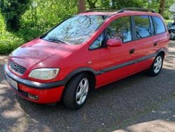 Rot Gebraucht 2010 Opel Zafira Van / Kleinbus | 750 € (Superpreis)