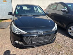 Schwarz Gebraucht 2016 Hyundai i20 Limousine | 8.490 € (Fairer Preis)