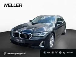 Black sapphire (schwarz) Gebraucht 2021 BMW 520 Luxury Line Kombi | 30.850 € (Guter Preis)