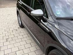 Schwarz Gebraucht 2024 VW Tiguan Allspace Life SUV | 40.499 € (Fairer Preis)