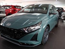 Grün Neu 2025 Hyundai i20 Limousine | 20.380 € (Guter Preis)