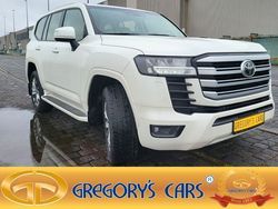 Sparkling pearl white Gebraucht 2022 Toyota Land Cruiser T1 SUV | 99.979 € (Etwas zu teuer)