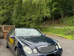 Blau Gebraucht 2002 Mercedes E240 Elegance Limousine | 3.800 € (Fairer Preis)