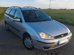 Silber Gebraucht 2004 Ford Focus Kombi | 1.500 €