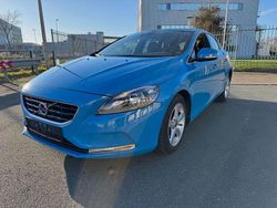 Blau Gebraucht 2015 Volvo V40 Momentum Limousine | 9.980 € (Fairer Preis)